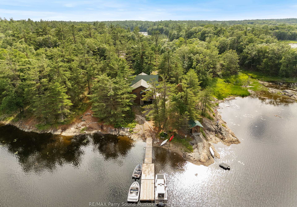 594-georgian-bay-water-the-archipelago-ontario-x13091452