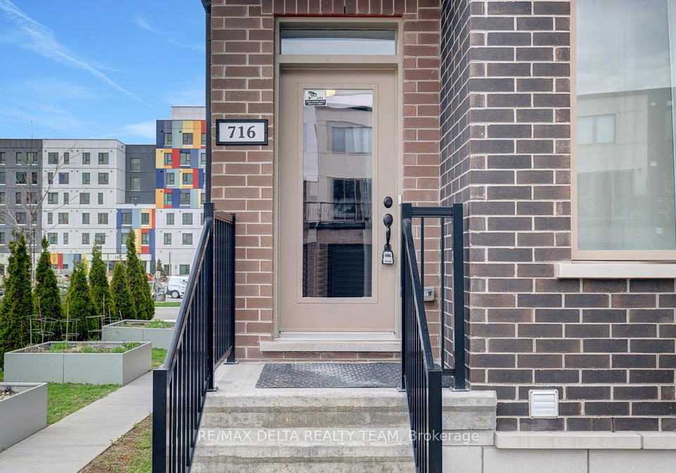 716-kizis-private-ottawa-ontario-x13091566