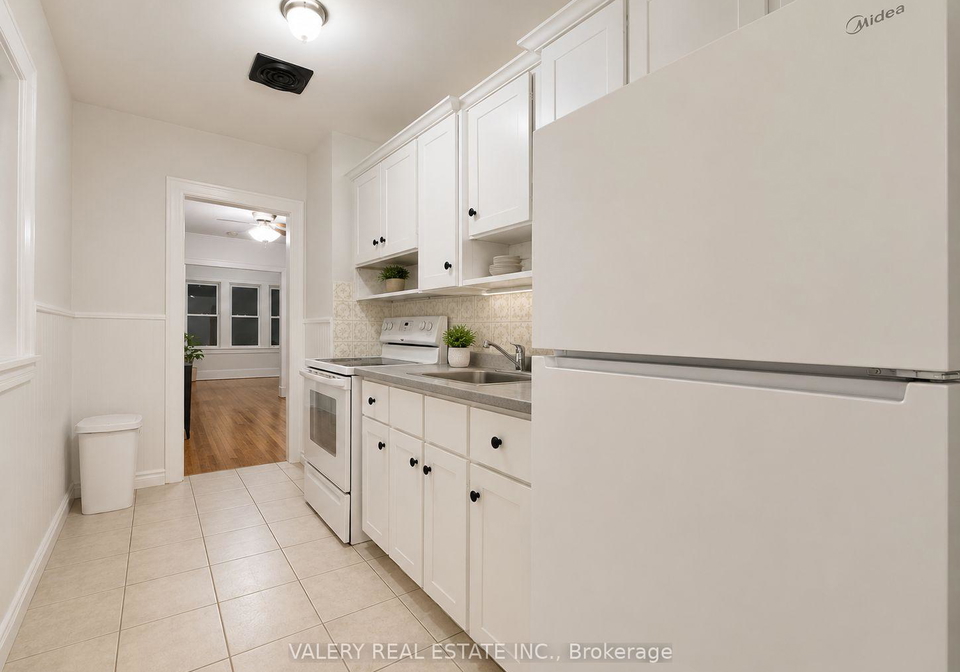 1093-howard-avenue-windsor-ontario-x13092302