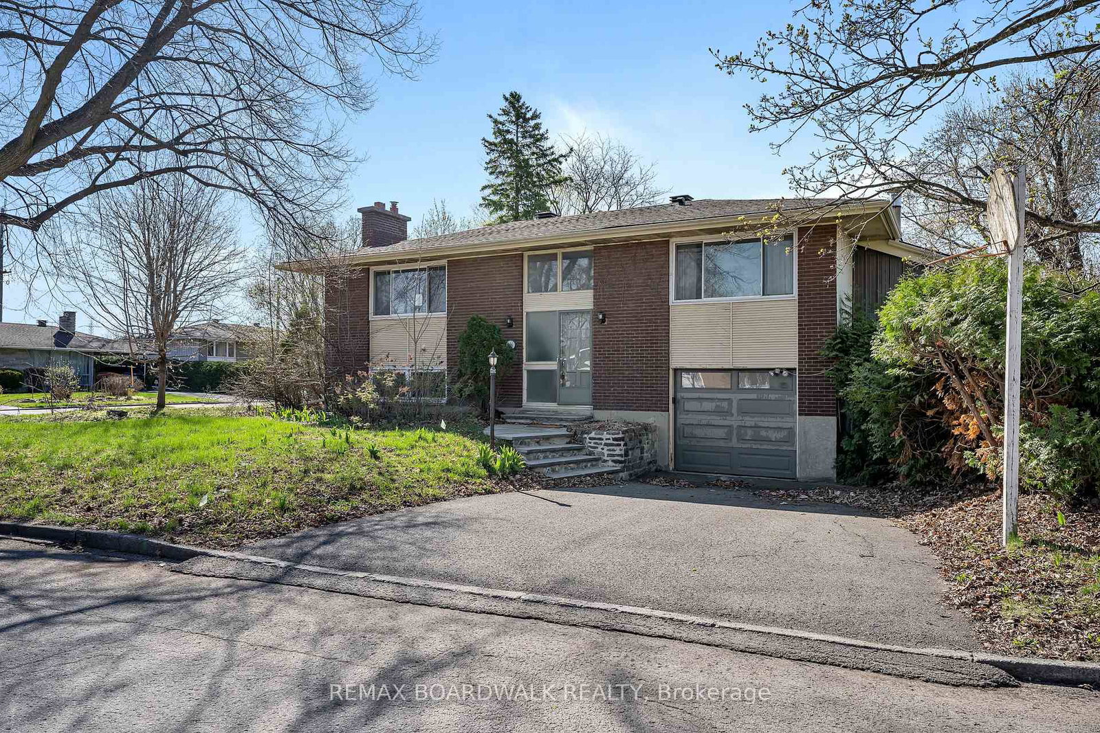 956-garwood-avenue-ottawa-ontario-x13094570