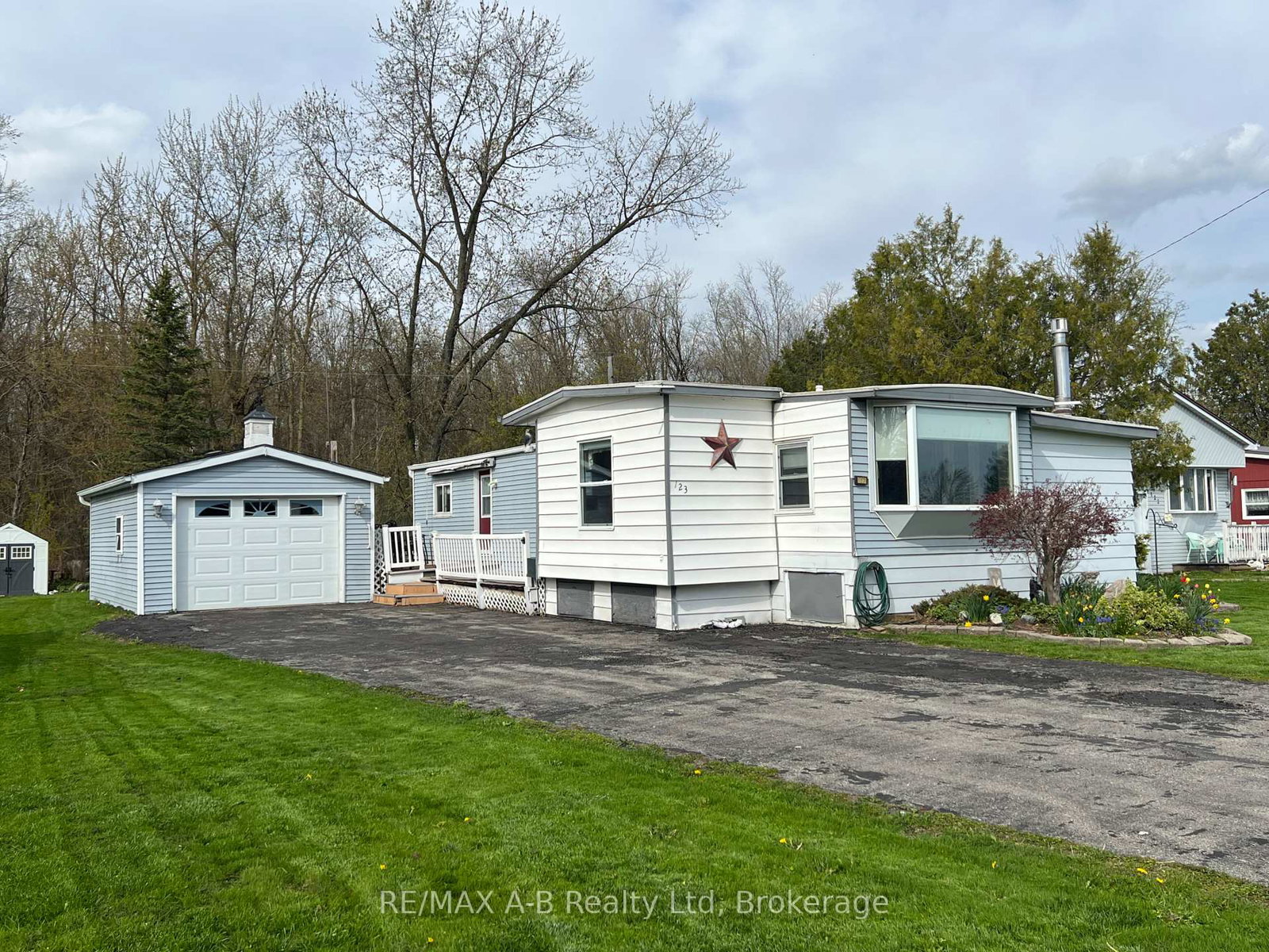 123-ash-street-perth-east-ontario-x13094772
