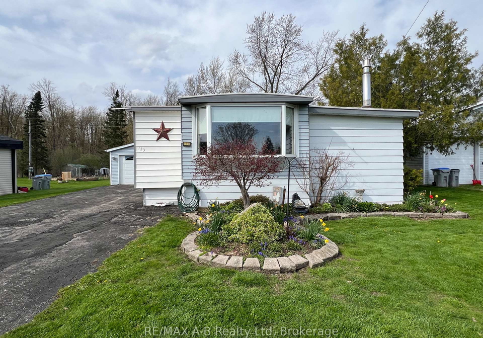 123-ash-street-perth-east-ontario-x13094772