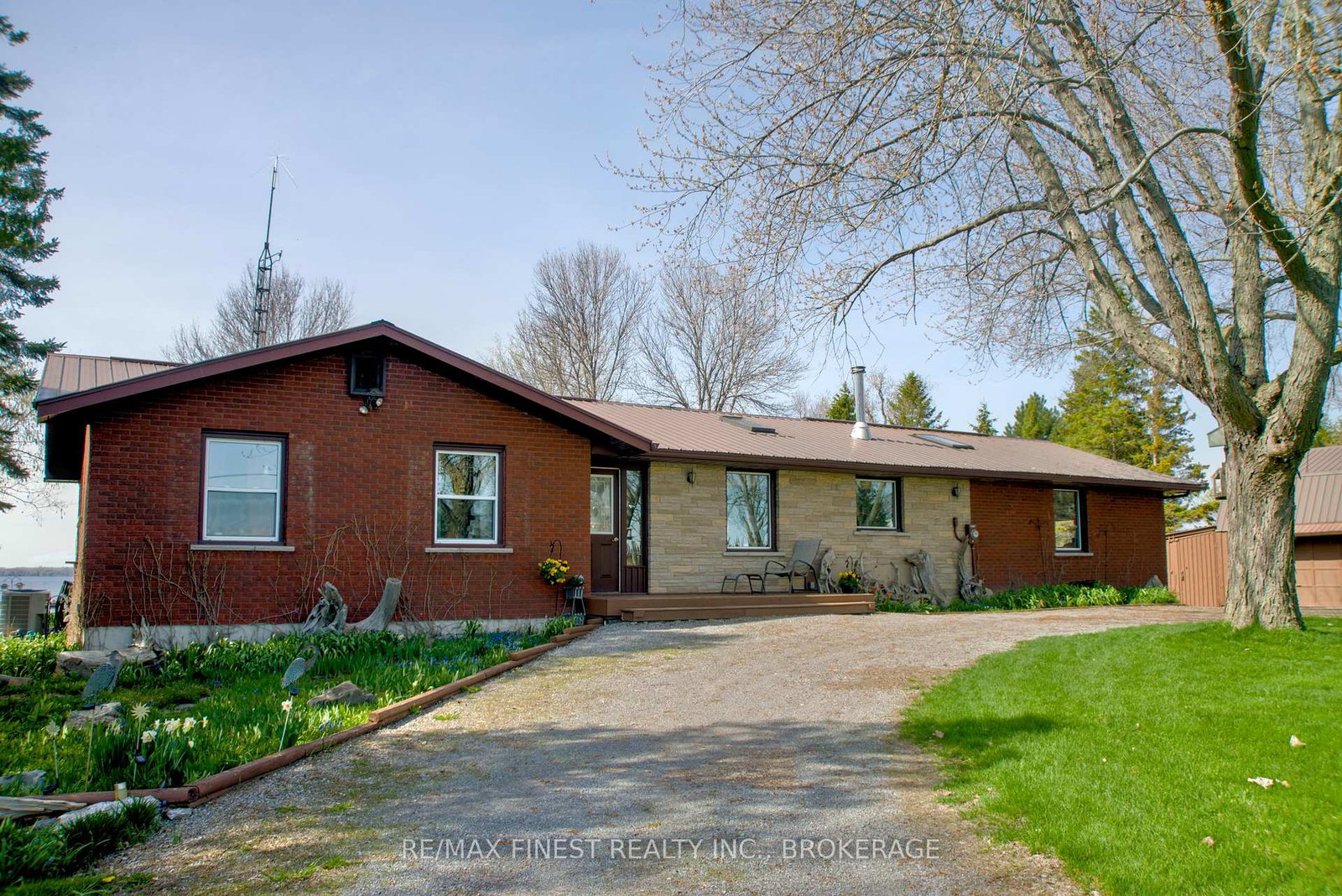 10930-front-road-loyalist-ontario-x13095790