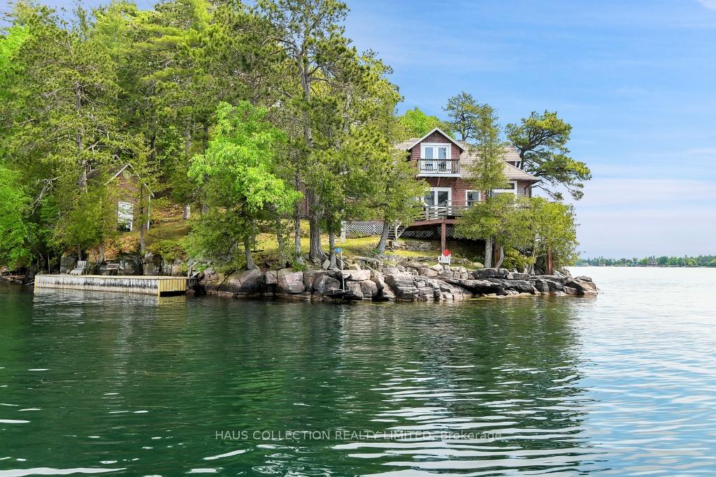 1-little-grenadier-island-leeds-and-the-thousand-islands-ontario-x13096110
