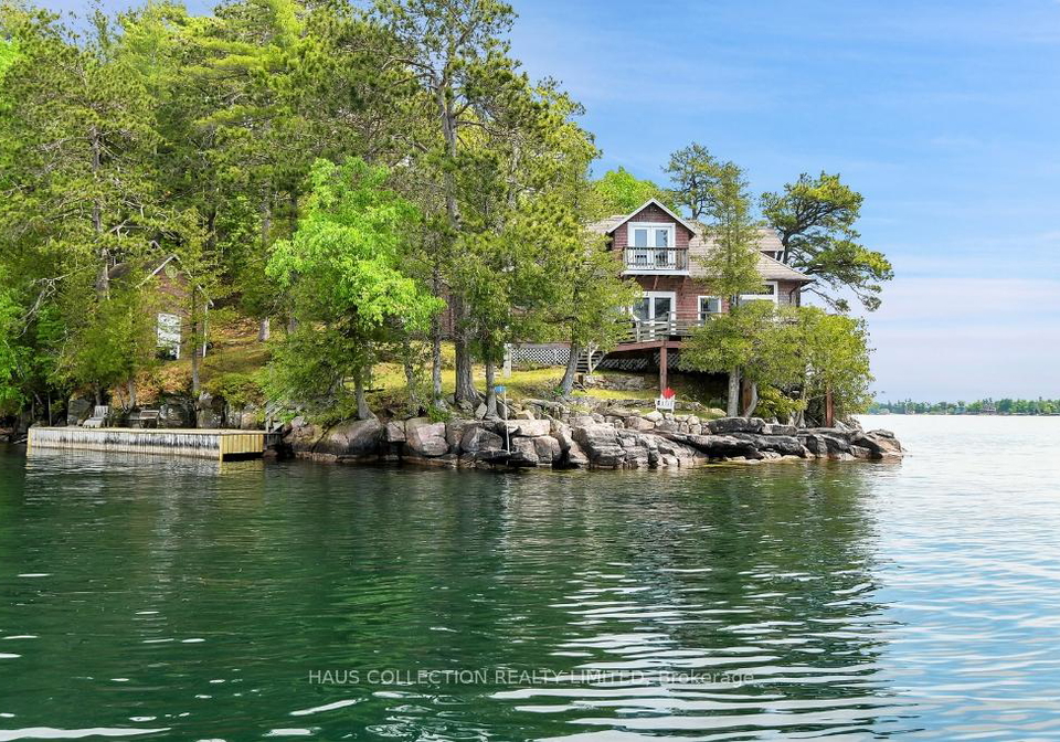 1-little-grenadier-island-leeds-and-the-thousand-islands-ontario-x13096110