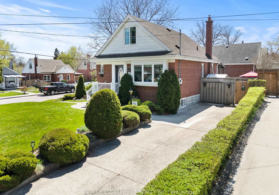 22-dundonald-avenue-hamilton-ontario-x13096172
