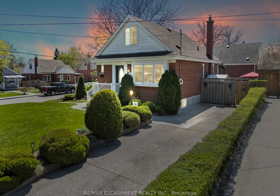 22-dundonald-avenue-hamilton-ontario-x13096172