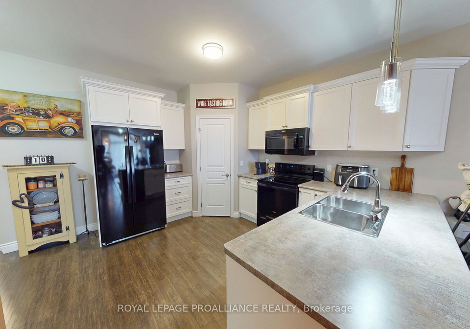23-ledgerock-court-quinte-west-ontario-x13096442