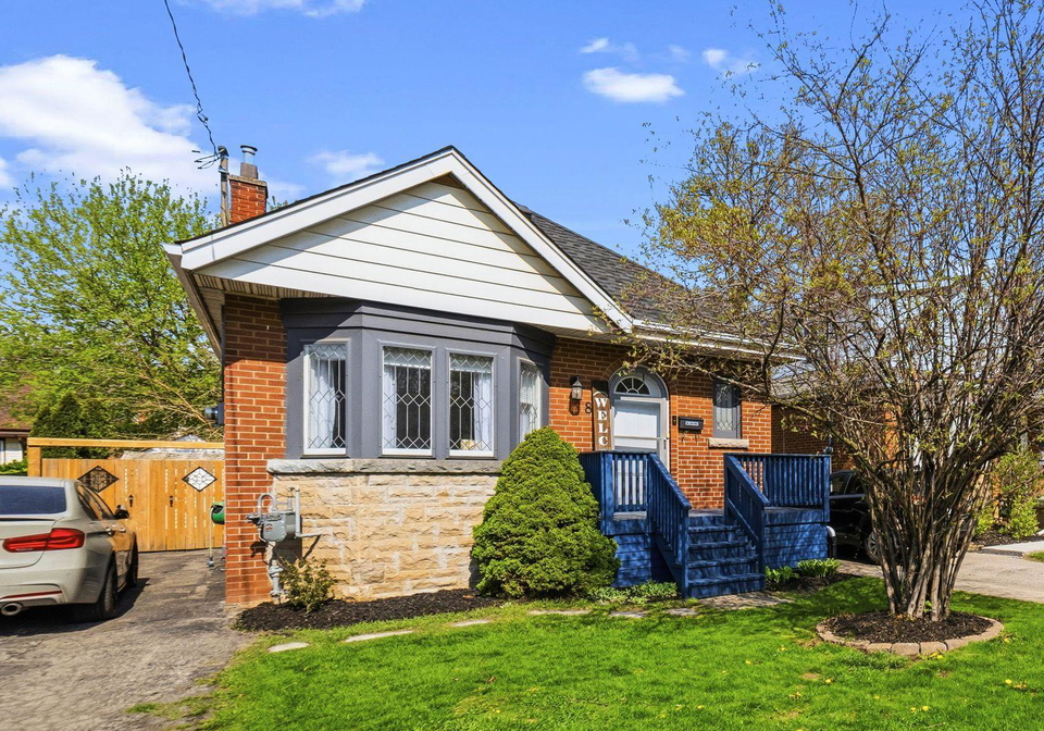 8-barons-avenue-s-hamilton-ontario-x13096454
