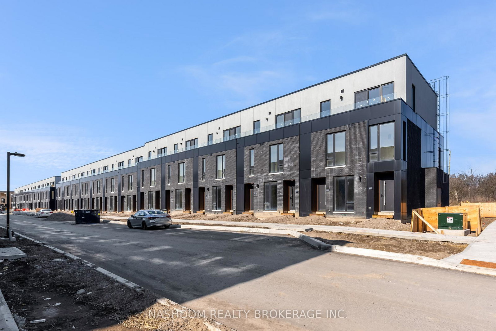 100-everett-common-st-catharines-ontario-x13096736