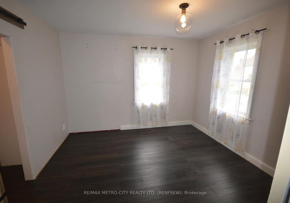 143-munroe-avenue-w-renfrew-ontario-x13097972