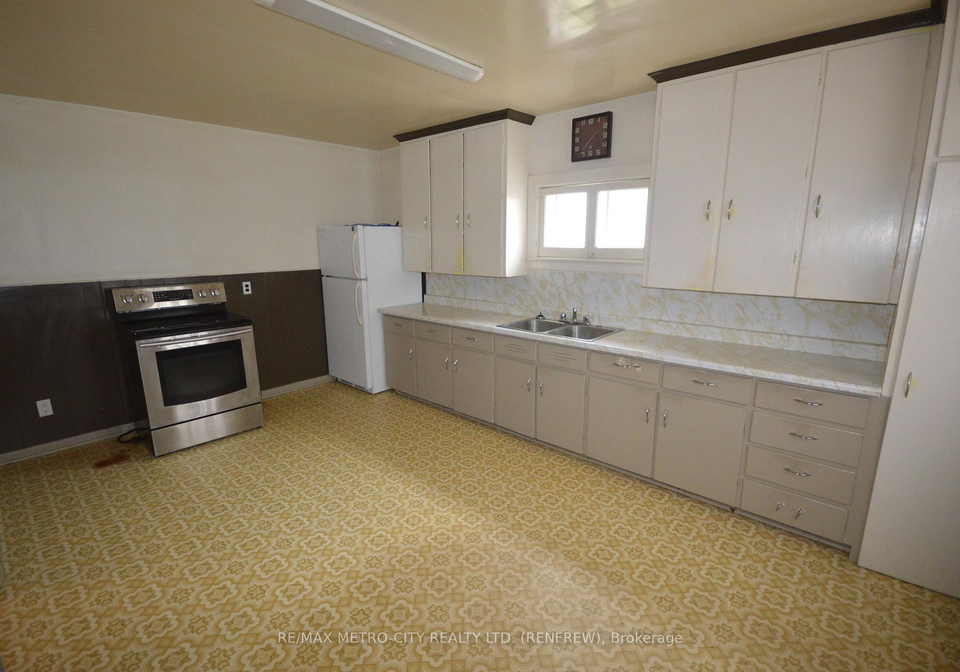 143-munroe-avenue-w-renfrew-ontario-x13097972