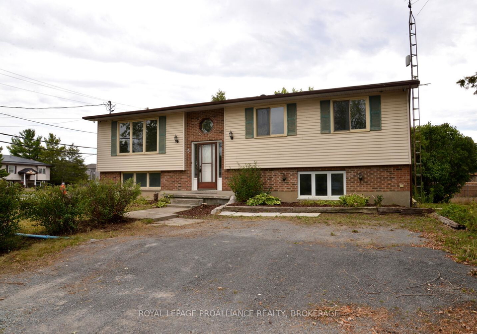 5-south-street-loyalist-ontario-x13098170