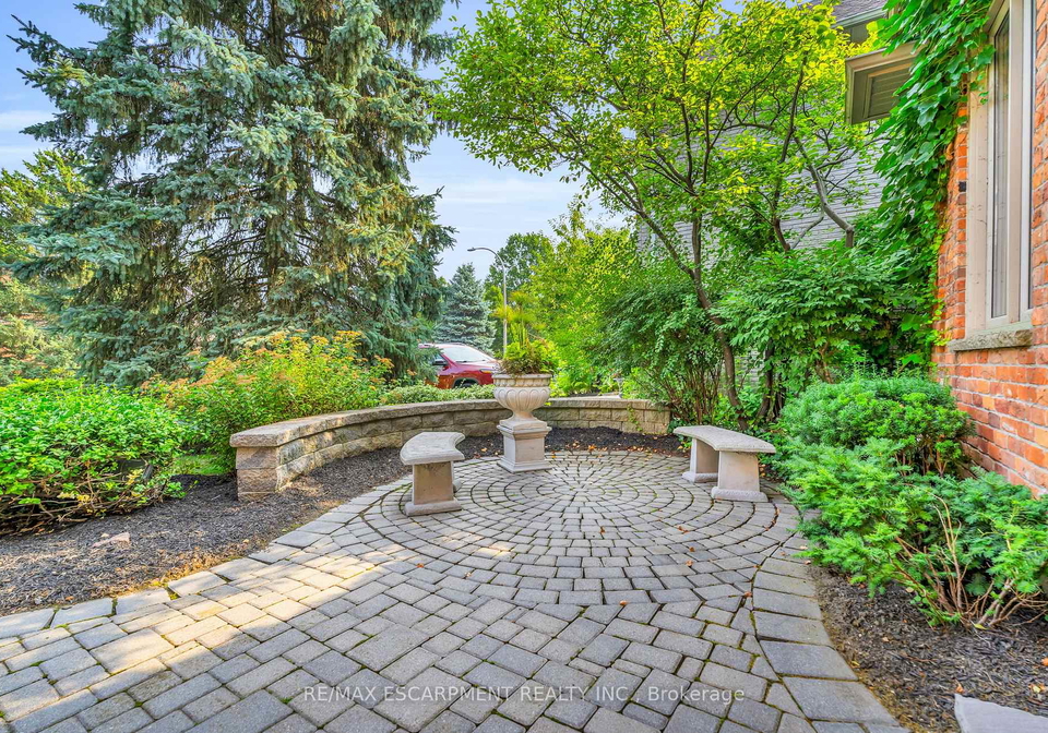 484-bush-drive-hamilton-ontario-x13098206