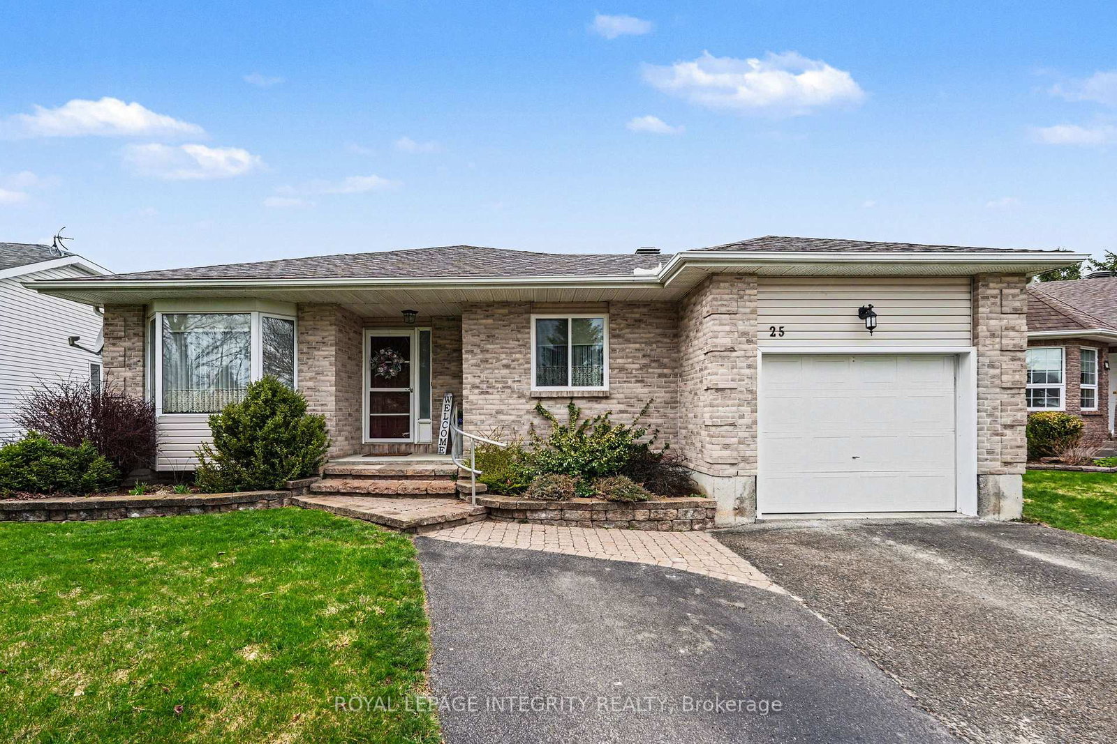 25-decaria-boulevard-perth-ontario-x13099178