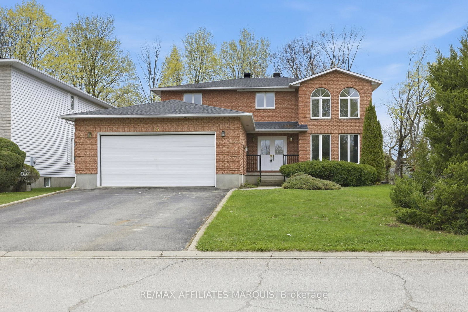 15-davis-drive-smiths-falls-ontario-x13099854
