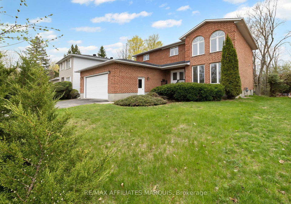 15-davis-drive-smiths-falls-ontario-x13099854