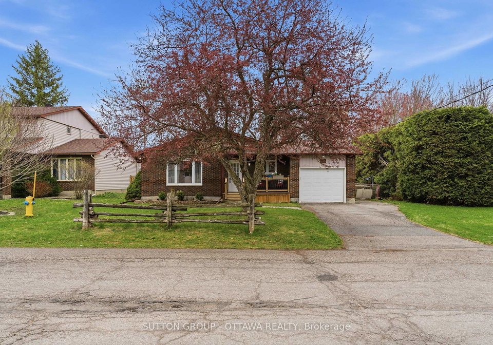 380-maple-street-russell-ontario-x13100038