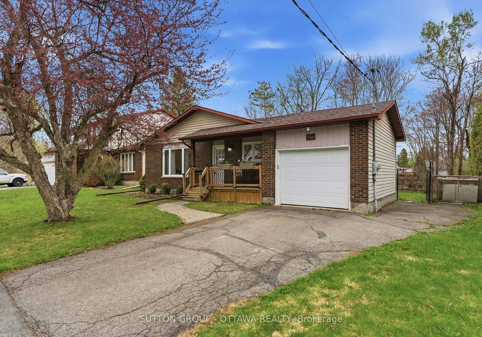 380-maple-street-russell-ontario-x13100038