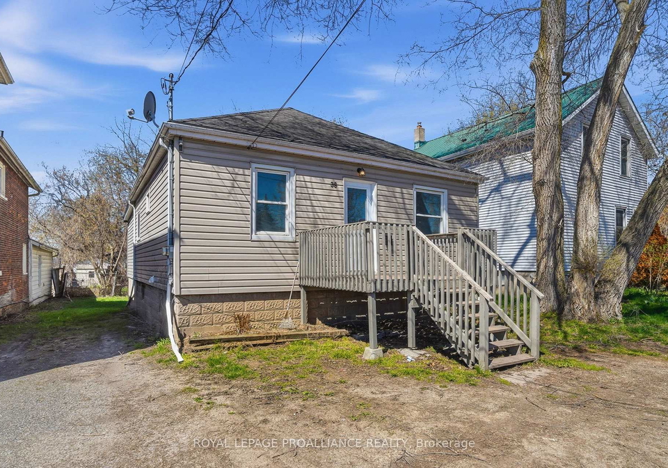38-oak-street-belleville-ontario-x13100158
