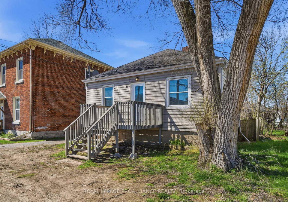 38-oak-street-belleville-ontario-x13100158