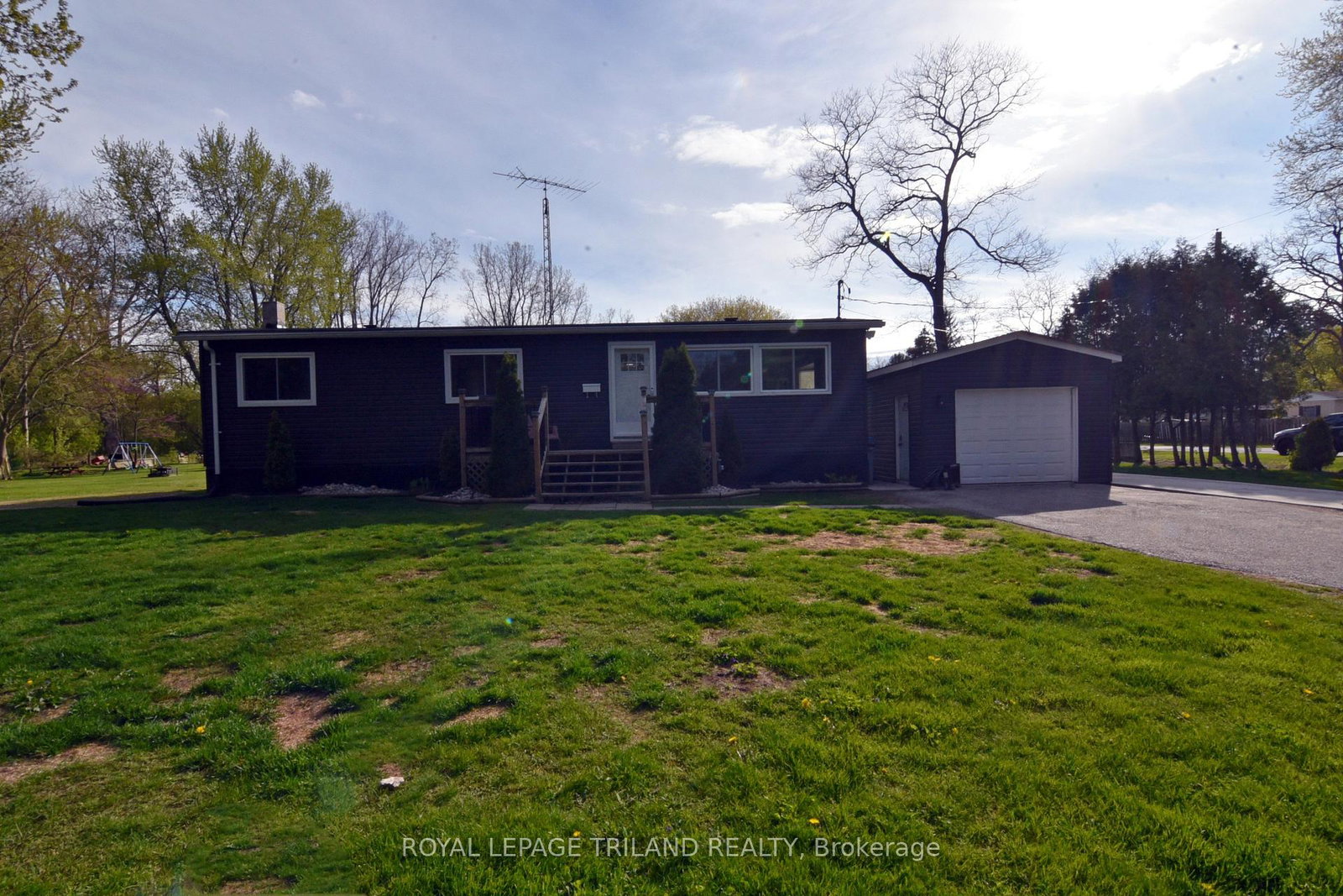 9967-eric-street-lambton-shores-ontario-x13100684
