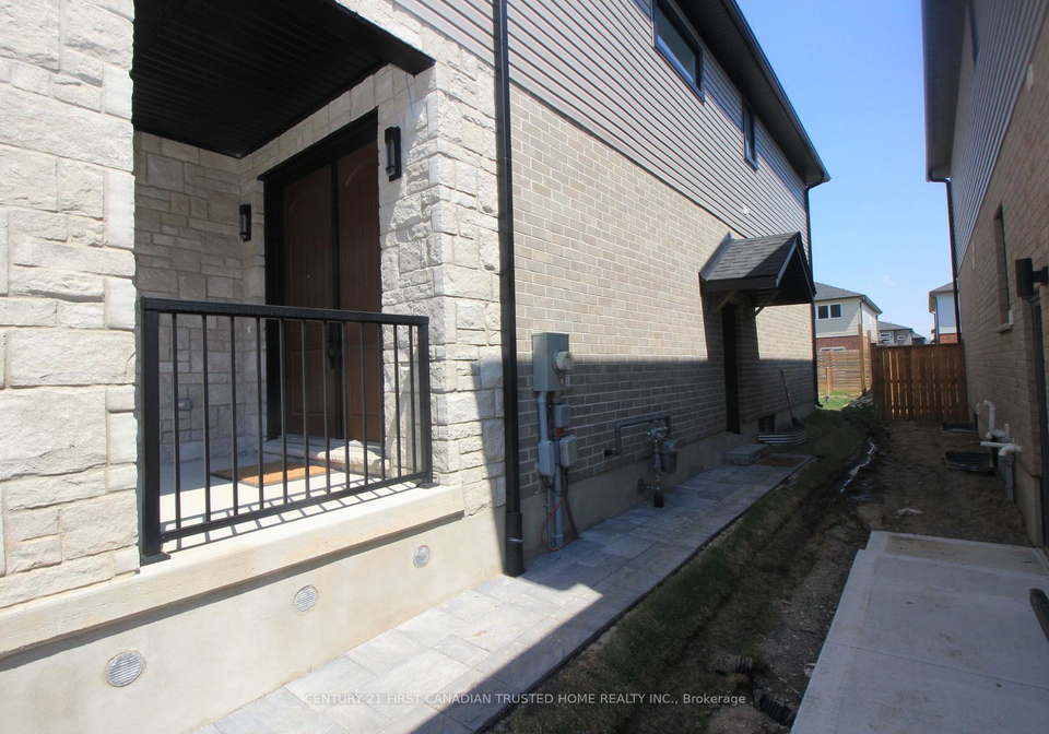 2098-saddlerock-avenue-london-north-ontario-x13101034