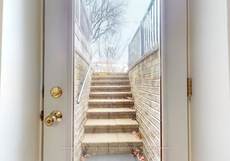 22-moss-place-guelph-ontario-x13101184