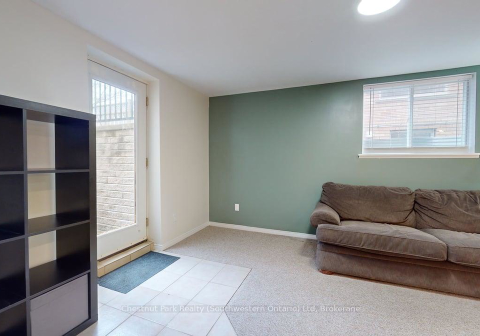 22-moss-place-guelph-ontario-x13101184