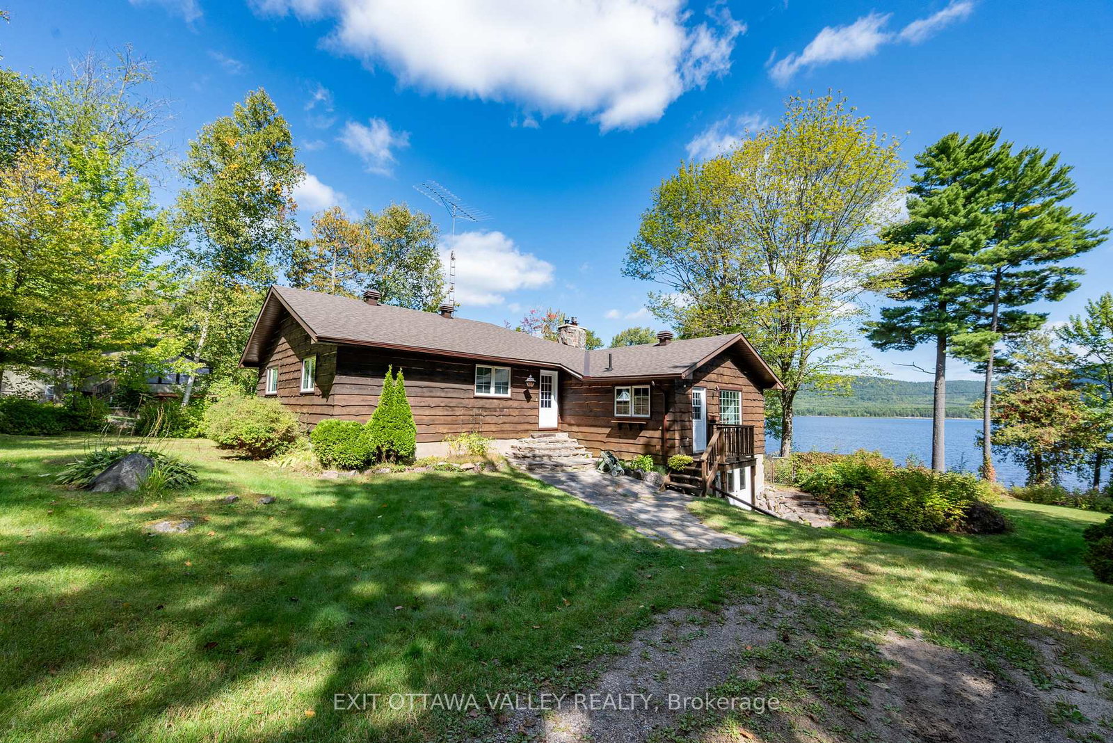 71-delaney-lane-laurentian-hills-ontario-x13101202
