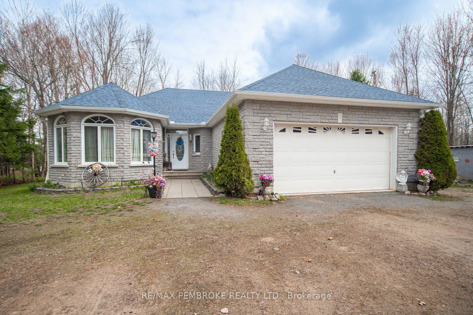 1692-black-bay-road-petawawa-ontario-x13102318