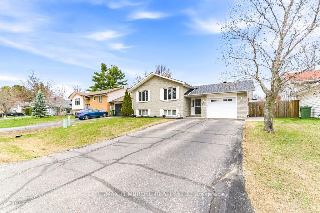 61-woodland-crescent-petawawa-ontario-x13102448