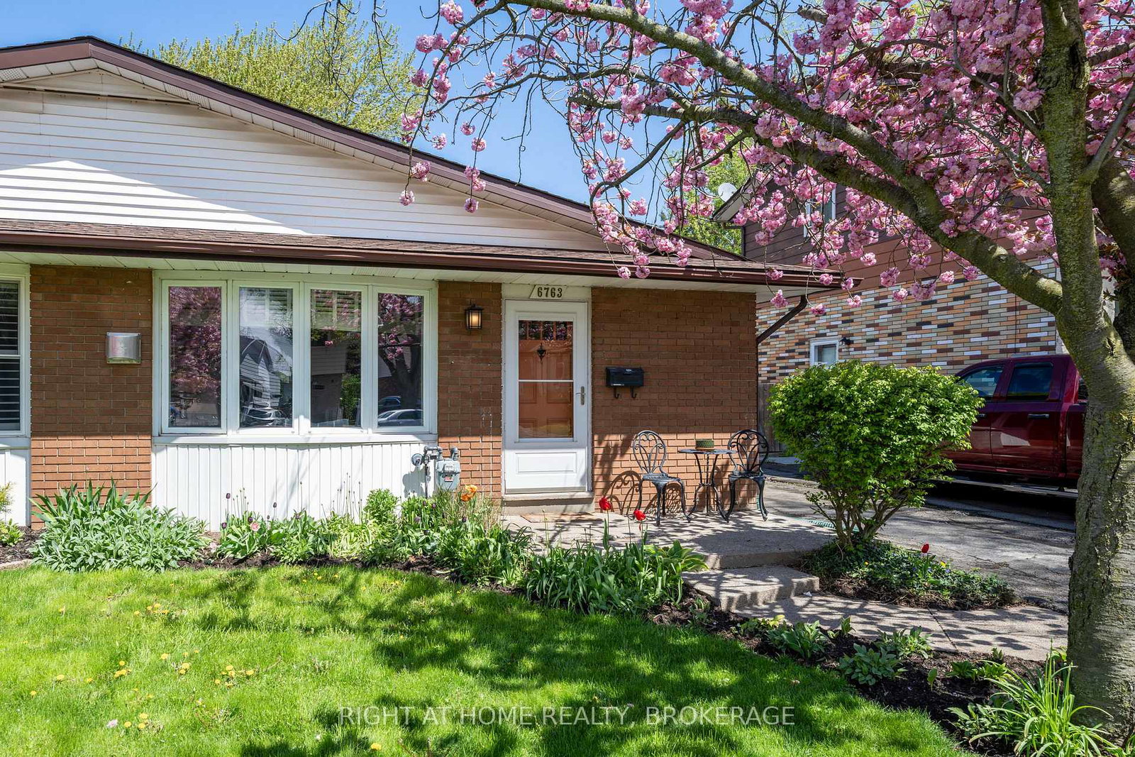 6763-wilinger-street-niagara-falls-ontario-x13102450
