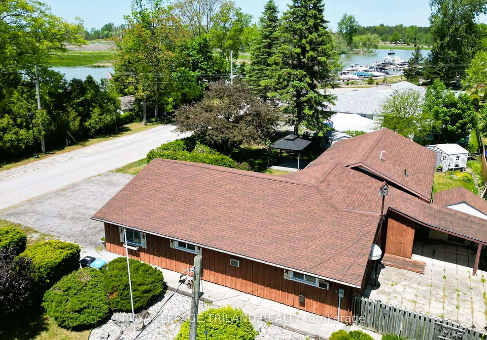 10000-erie-street-lambton-shores-ontario-x13103004