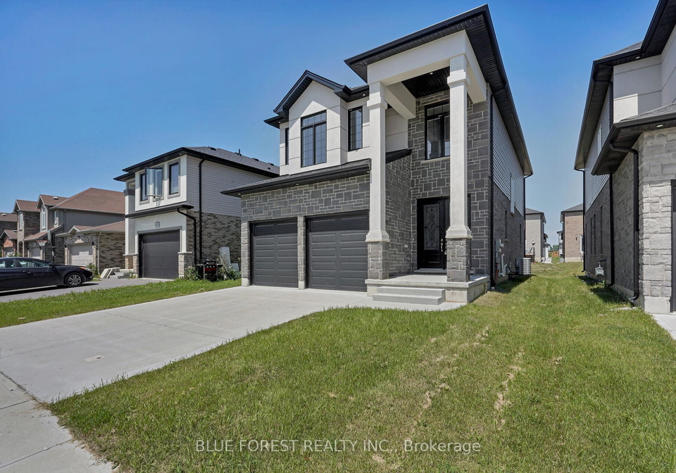 2916-lemieux-walk-london-south-ontario-x13103976