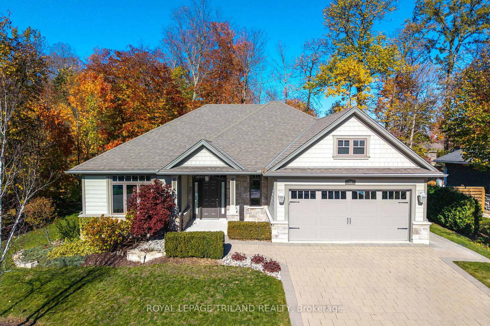 19-erin-place-lambton-shores-ontario-x13104154