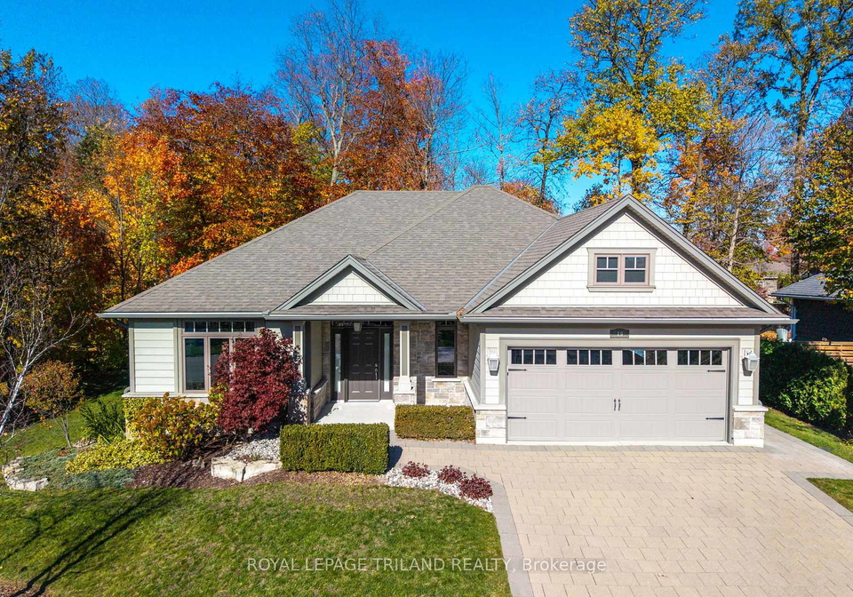 19-erin-place-lambton-shores-ontario-x13104154