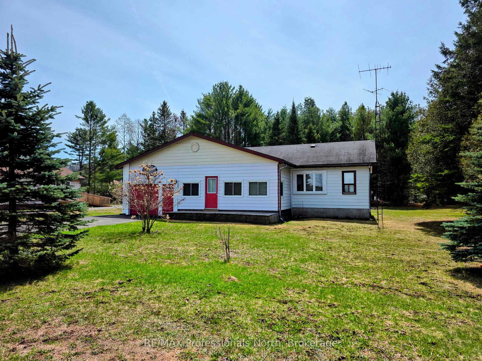 1037-west-road-minden-hills-ontario-x13104170