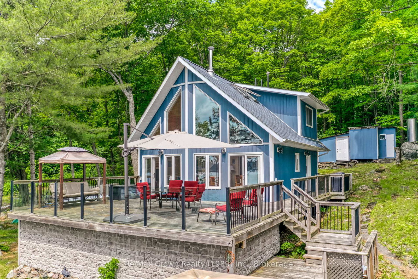 0-lake-penage-sudbury-remote-area-ontario-x13104596