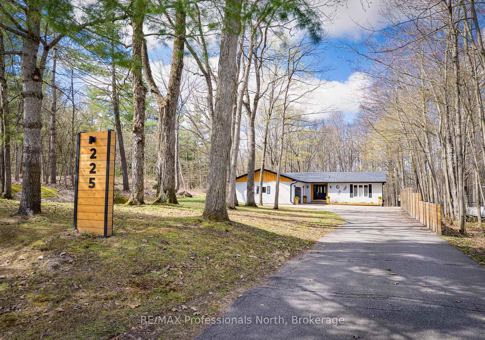 225-blanchard-street-w-gravenhurst-ontario-x13104682
