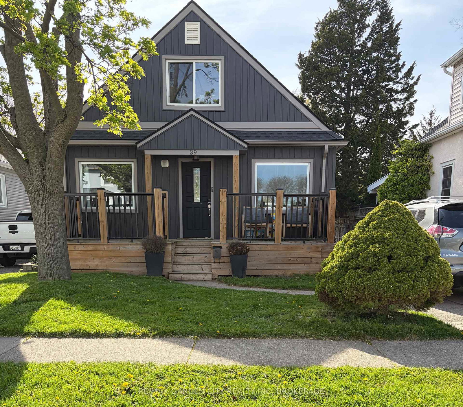 39-margery-avenue-s-st-catharines-ontario-x13104750