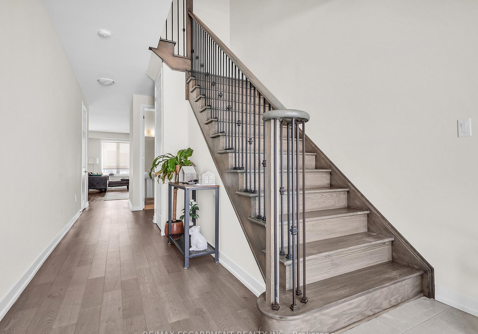 12-blackberry-lane-thorold-ontario-x13105400
