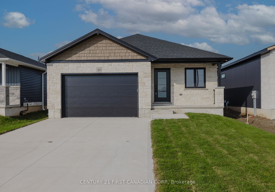 107-victoria-street-e-south-huron-ontario-x13105406