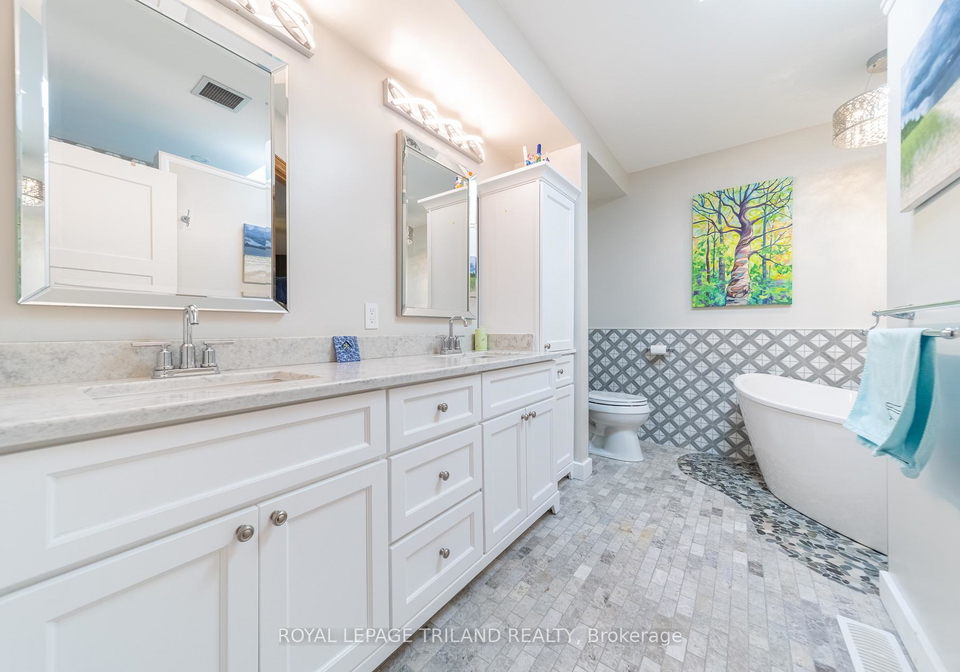 10441-pinetree-drive-lambton-shores-ontario-x13105788