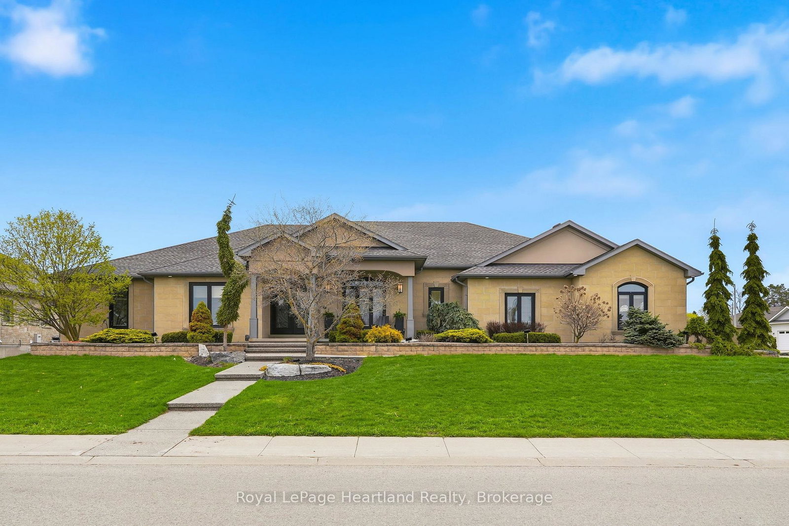 225-john-street-s-minto-ontario-x13108050