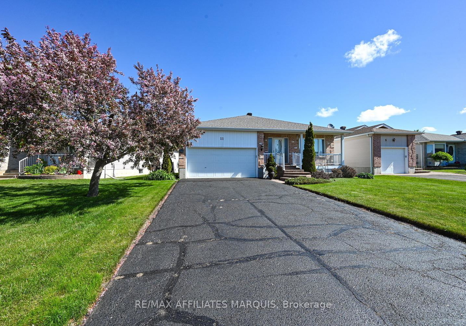 11-decaria-boulevard-perth-ontario-x13108888
