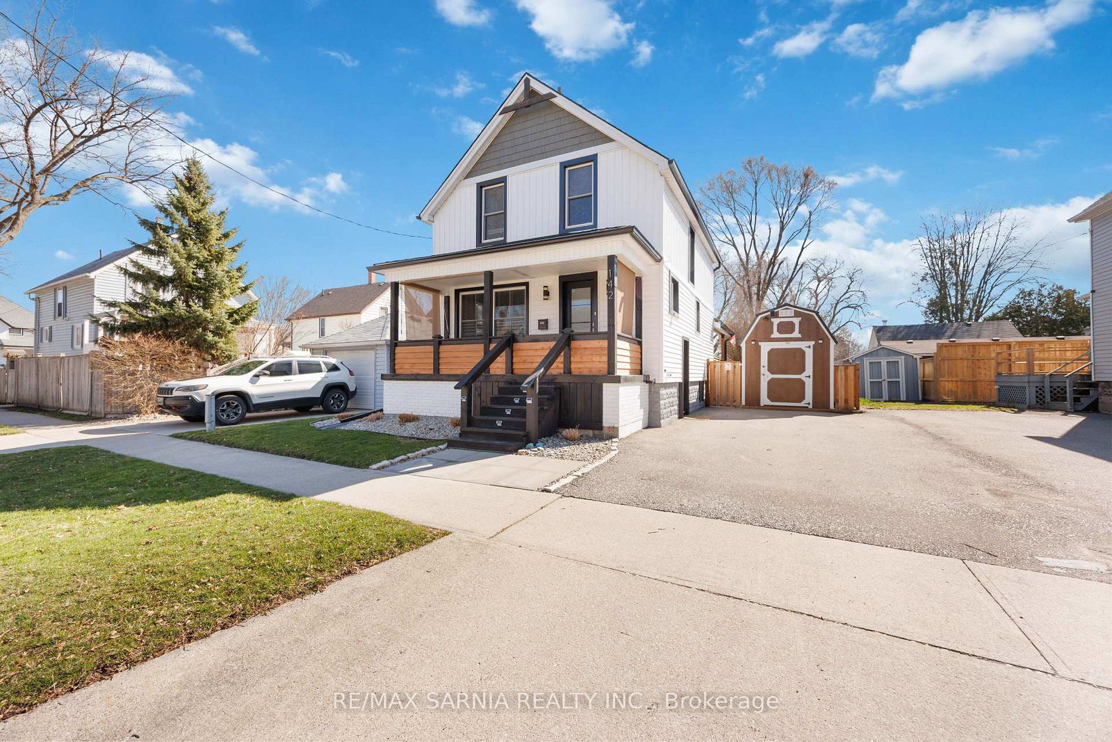 142-mackenzie-street-s-sarnia-ontario-x13109412