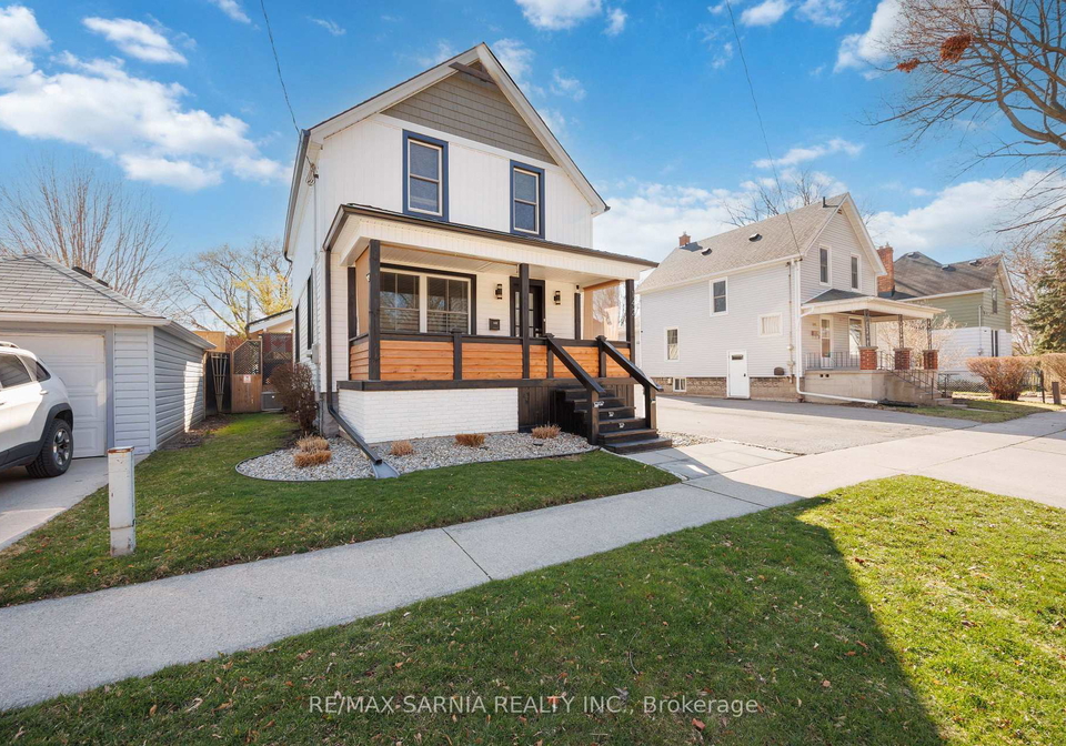 142-mackenzie-street-s-sarnia-ontario-x13109412