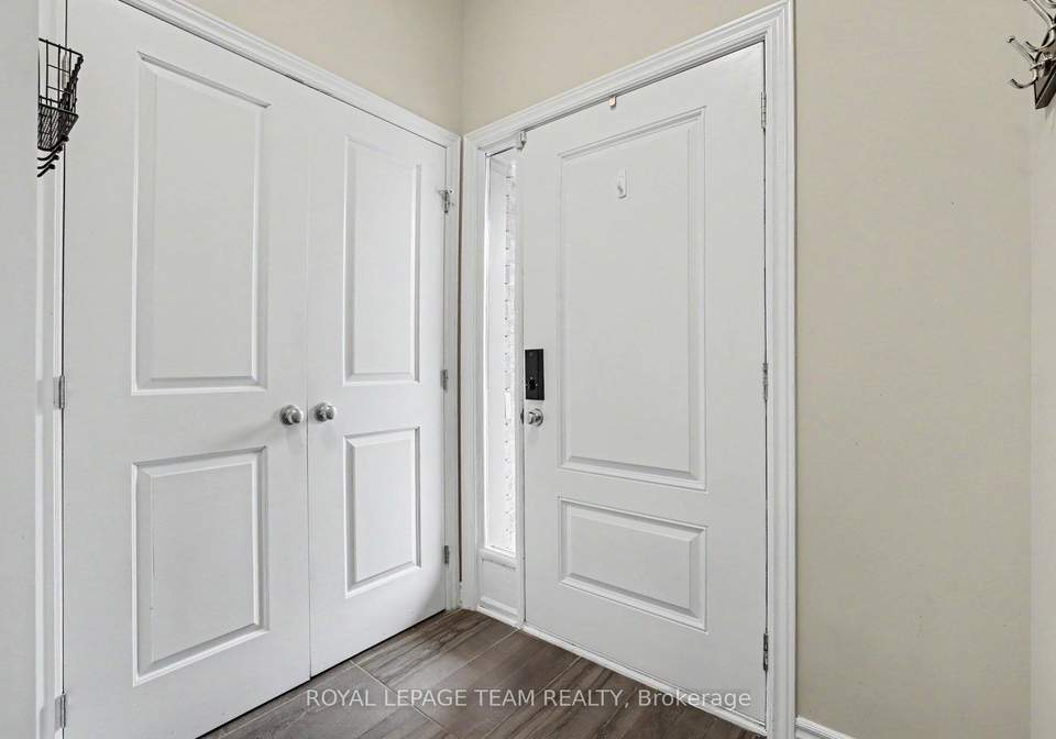 293-fergus-crescent-ottawa-ontario-x13109542