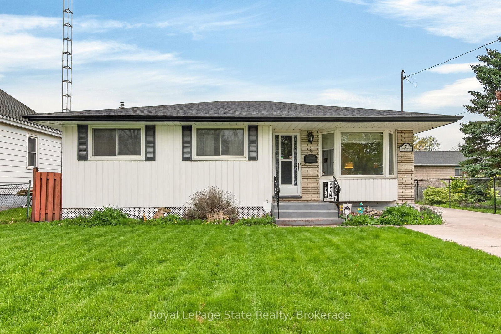 8-woodrow-street-n-st-catharines-ontario-x13109548